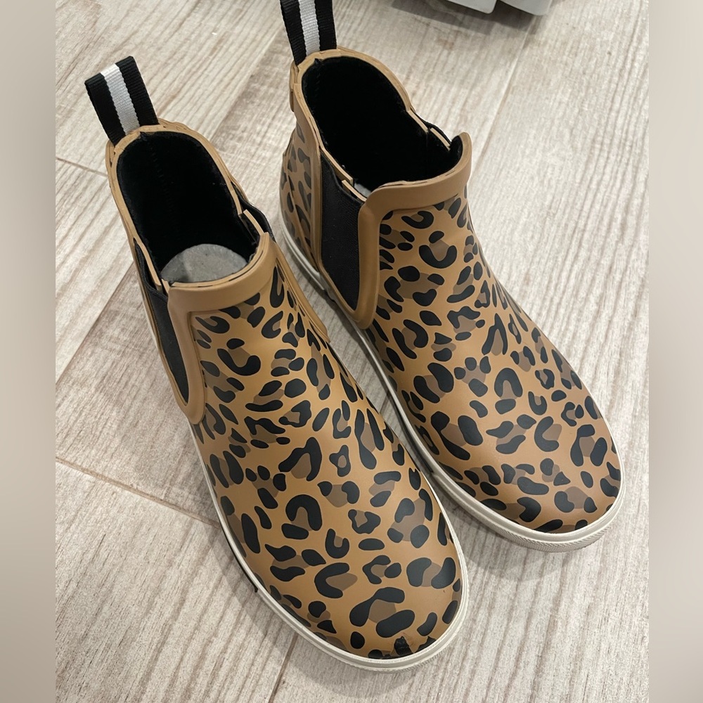 JOULES Rainfall Waterproof Chelsea Rain Boot
 Leopard print